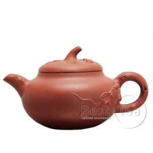 Маленький глиняный чайник приплюснутой шарообразной формы, с коротким слегка загнутым вниз носиком и петлеобразной ручкой - фото - 1